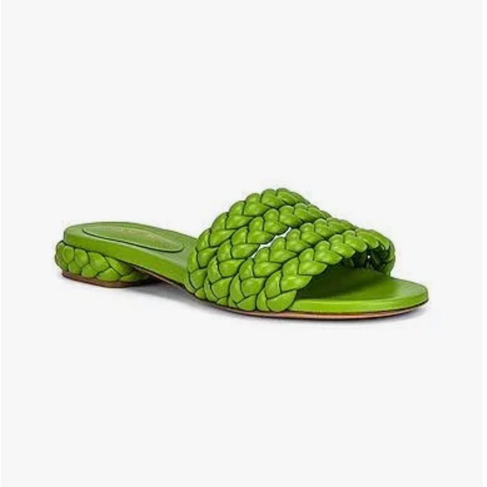 Gianvito Rossi
Ischia Braided Napa Flat Sandals